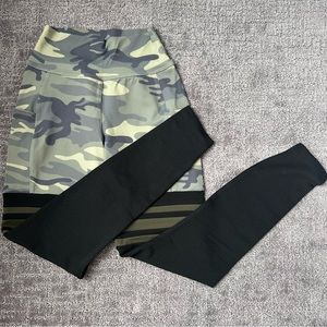 Bombshell Sportswear Pocket Tights-High Leggings size Small